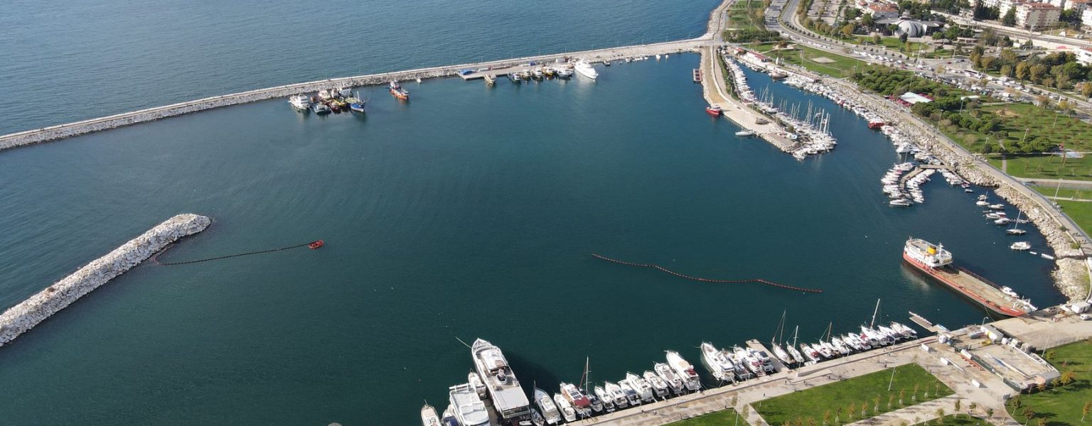 Aerial shot of a marina with yachts in Istanbul, Turkey, showcasing the skyline and sea. — How medical weight loss programs p